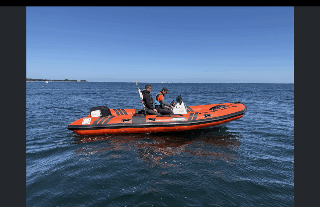 Boot 1 (Coachboot, Begleitboot, Tonnenleger)